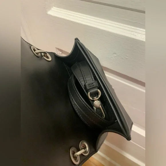 Elegant Black Handbag with Crystal Buckle - Picture 5 of 8